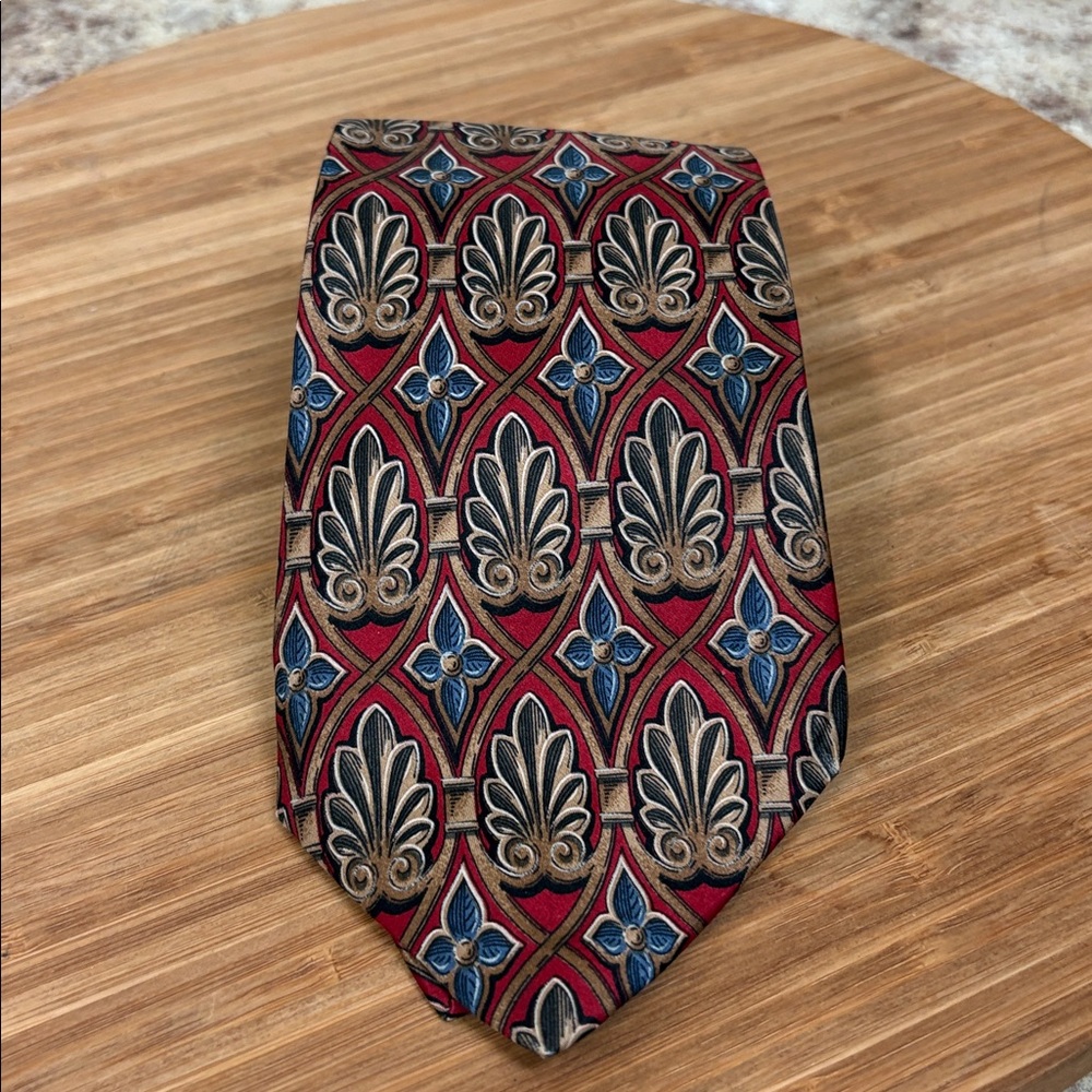 Countess Mara vintage Silk Necktie in Red and Blue Medallion Print